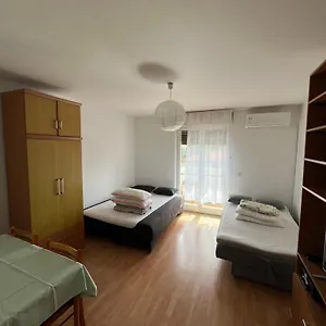 Niko , Pola Croazia
